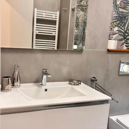 شقة Modern Renovated Near Center & Transit