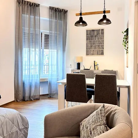 Modern Renovated Near Center & Transit شقة *