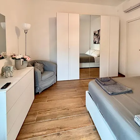Modern Renovated Near Center & Transit 公寓